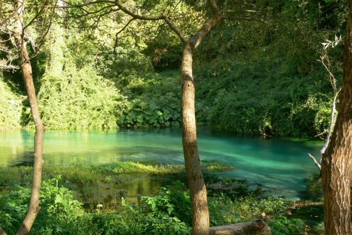 SiViaggia: Syri i Kaltër, burimi në zemër të Shqipërisë që të mahnit